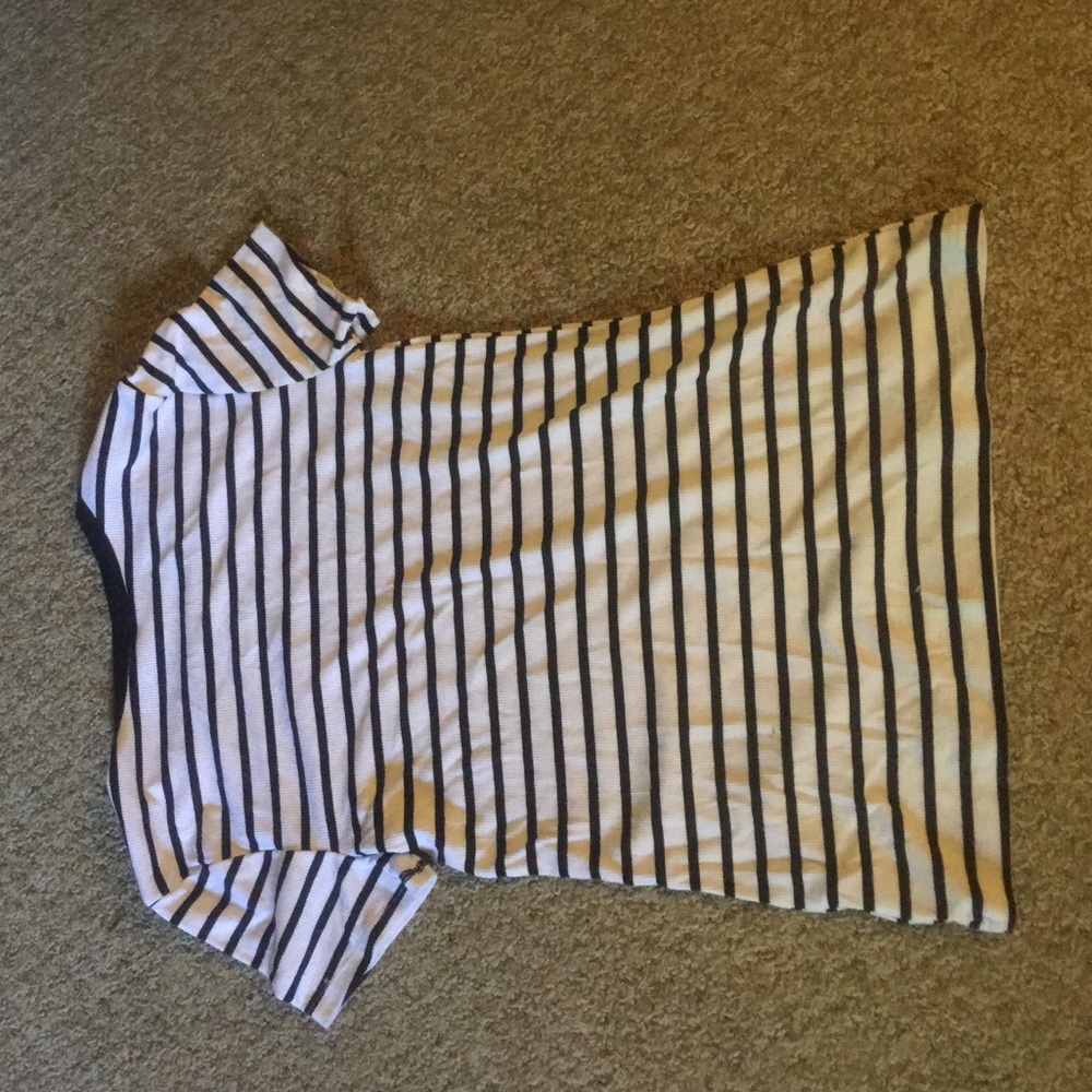 Black and white striped top - Picture 2 of 2